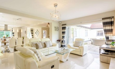 5 Bed in Chester 1