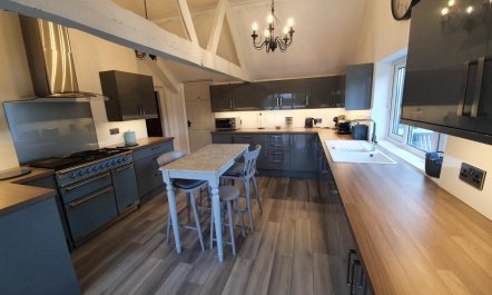 9 Bed in Gloucester 7