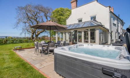 5 Bed in Hereford