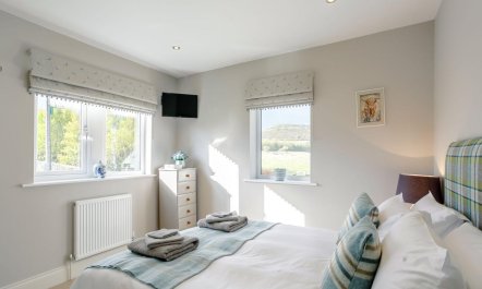 2 Bed in Holmfirth 1