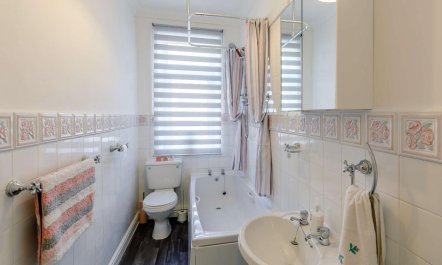 4 Bed in Holmfirth 9