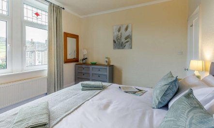 4 Bed in Holmfirth 6