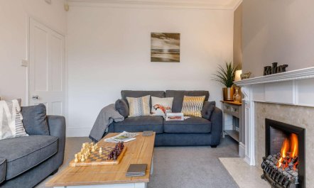 4 Bed in Holmfirth 1