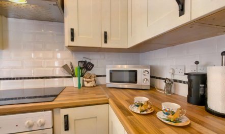 2 Bed in Swansea 1