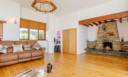 5 Bed in Holsworthy 5