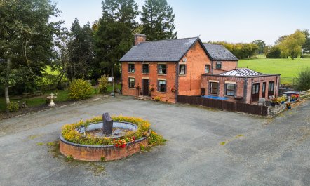 Ty Newydd 0