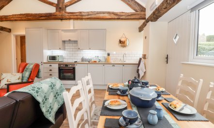 Cut Moch, Plas Moelfre Hall Barns 2