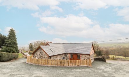 Cut Moch, Plas Moelfre Hall Barns 3