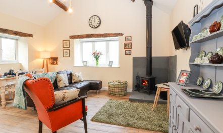 Cut Moch, Plas Moelfre Hall Barns 1