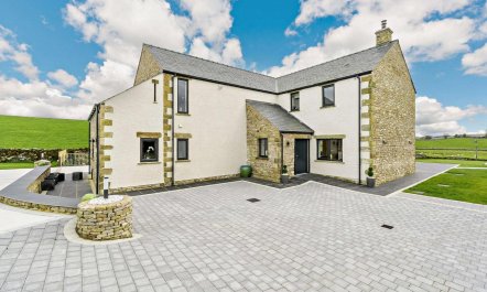 4 Bed in Penrith 1