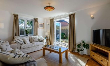 3 Bed in Lymington 8