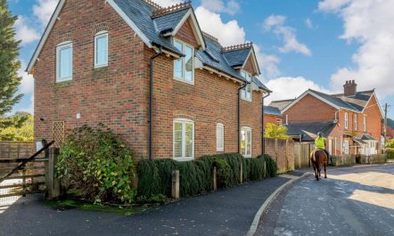 3 Bed in Lymington 1