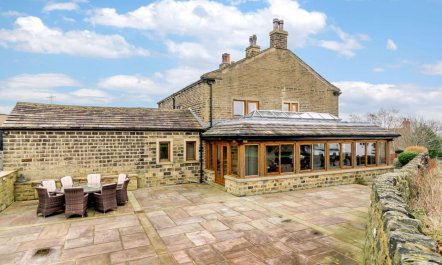 3 Bed in Halifax 1