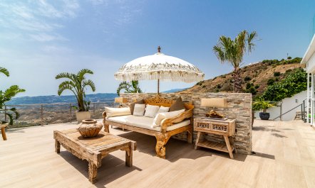 Queen of the Mountains 1