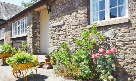 3 Bed in Abergavenny 1