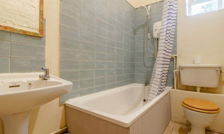 2 Bed in Abergavenny 0