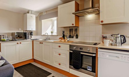 3 Bed in Cosheston 1