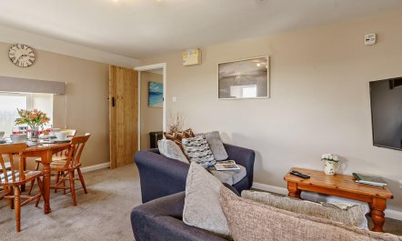 3 Bed in Cosheston 4