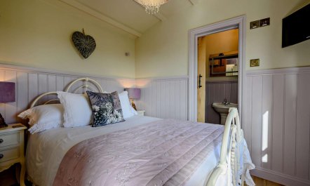 1 Bed in Camelford 8