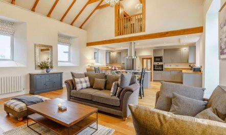 4 Bed in Grange-over-sands 1