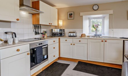 3 Bed in Cosheston 4