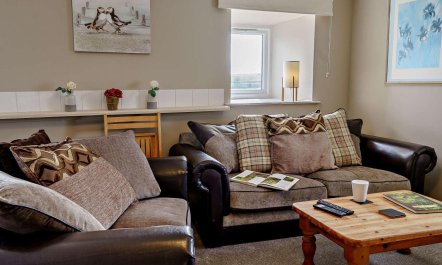 3 Bed in Cosheston 1