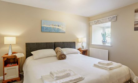 3 Bed in Cosheston 6