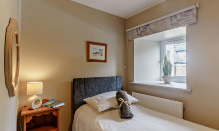 3 Bed in Cosheston 9