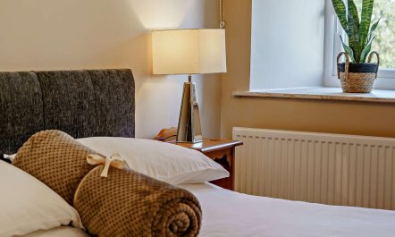 3 Bed in Cosheston 7