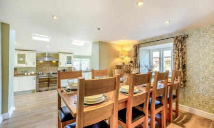 4 Bed in Grange-over-sands 2