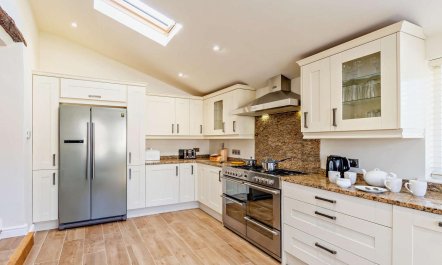 4 Bed in Grange-over-sands 3