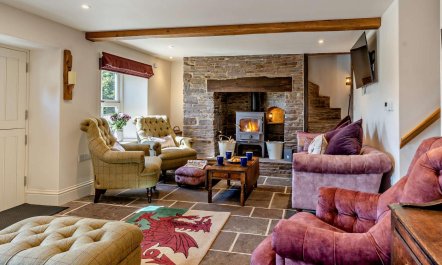 4 Bed in Brecon 2