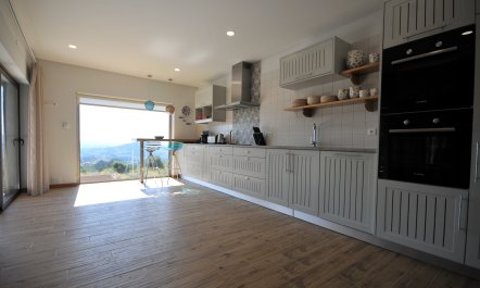 The Sunshine House in the Hills 3