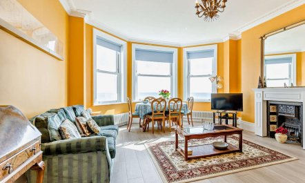 2 Bed in St. Leonards -on- Sea 1