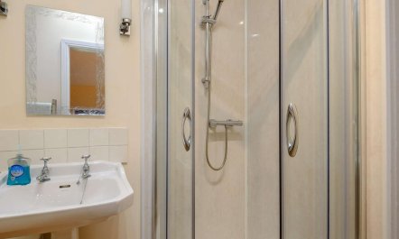 2 Bed in Newark 9