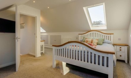 4 Bed in Freshwater 2