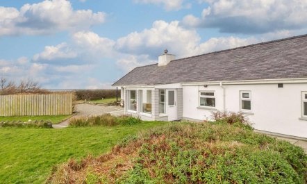 3 Bed in Aberdesach 0