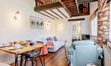 2 Bed in Ellicombe 0