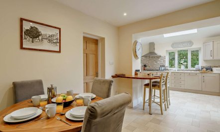 3 Bed in Windermere 3