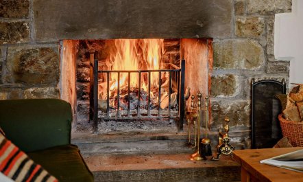 2 Bed in Abergavenny 1