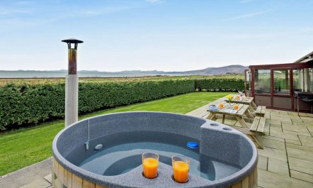 4 Bed in Llwyngwril 1