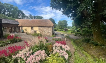 The Threshing Barn 0