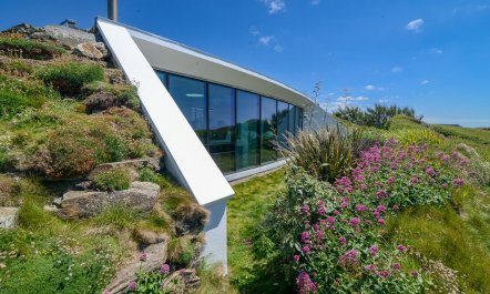 Clifftop Hideaway 1