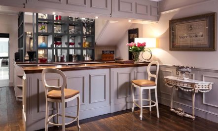 5 Bed in Hurst Green 4