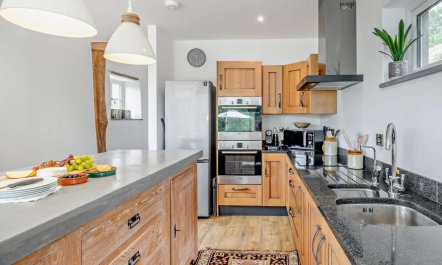 4 Bed in Montgomery 6