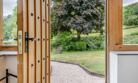 4 Bed in Montgomery 2