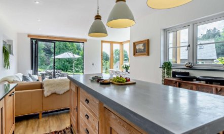 4 Bed in Montgomery 4