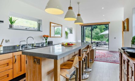 4 Bed in Montgomery 3