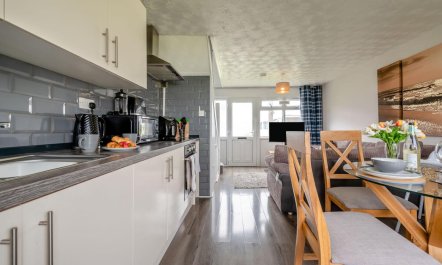 2 Bed in Freshwater East 2