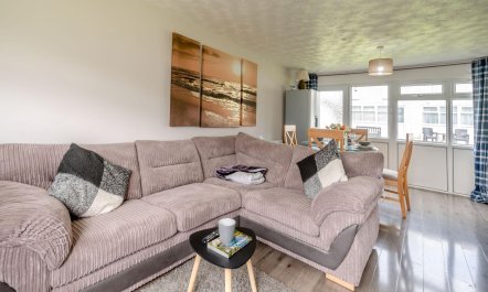 2 Bed in Freshwater East 6